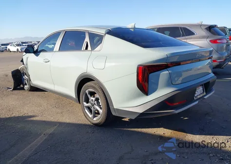 2025 Kia K4 Lxs z USA, uszkodzony, nr VIN 3KPFT4DE0SE097712